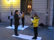 Performance na ulicy Złotej