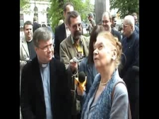 Spacer po Lublinie z Julią Hartwig. Odsłonięcie tablicy pamiątkowej