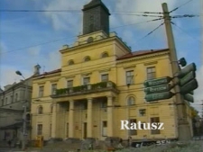 Fragment filmu "Krakowskim Przedmieściem. Od Bramy Krakowskiej do Ogrodu Saskiego": Ratusz