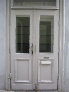 Willa Ogrodowa 15a. Drzwi boczne
