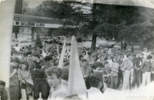 Wiec studencki przed budynkiem Rektoratu UMCS w Lublinie