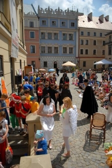 Zaczarowany Lublin 2010 - anioły i diabły na Rynku Starego Miasta