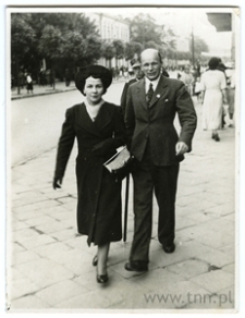 Piotr Petz z żoną Emilią na ulicy Krakowskie Przedmieście w Lublinie