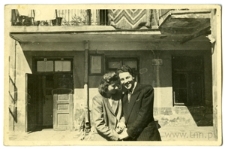 Zbigniew Petz na podw&oacute;rku kamienicy przy ulicy Miłej 3 w Lublinie