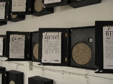 Skrzynki z historiami mówionymi. Fragment wystawy "Lublin. Pamięć Miejsca"