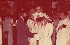 Ślub Joanny i Janusza, sakramentu udziela ks. Andrzej Szostek