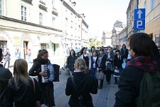 Spacer z Heniem - przy kamienicy na ulicy Kowalskiej 11 w Lublinie