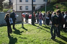 Spacer z Heniem - przy Latarni Pamięci na ulicy Podwale w Lublinie