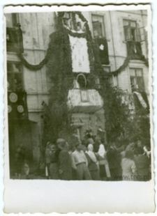 Ołtarz Bożego Ciała przy kamienicy na ulicy Kalinowszczyzna 58 w Lublinie