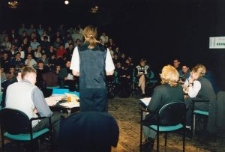 Uczestnicy oraz publiczność podczas debaty