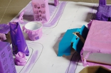 Makieta miasta w kolorze fioletowym