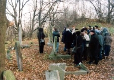 Nauczyciele na terenie Starego Cmenatarza Żydowskiego
