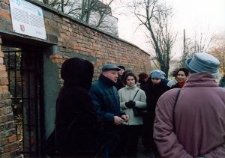 Przed bramą Starego Kirkuta