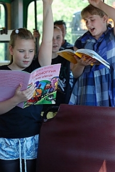 Najmłodsi czytają wiersze w Trolejbusie Poezji