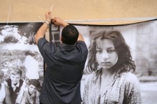 Przygotowania fotografii na wystawę "Pożegnanie Taboru"