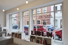 Lublin lounge. Wystawa Ulrike Grossarth/Stefan Kiełsznia "Stoffe aus Lublin/Bławatne z Lublina"