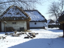 Muzeum Wsi Lubelskiej - podw&oacute;rze zagrody z Żukowa