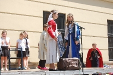 "Legenda o kamieniu nieszczęścia" opowiedziana przez dzieci z koła teatralnego ze Szkoły Podstawowej nr 24 w Lublinie podczas Festiwalu "Zaczarowany Lublin"