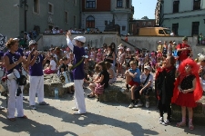 Korow&oacute;d na Placu po Farze podczas Festiwalu "Zaczarowany Lublin"