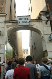 Działania związane z 90. rocznicą urodzin Julii Hartwig- spacer śladami poetki