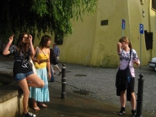 Uczestniczki gry miejskiej na Placu Rybnym