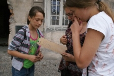 Uczestniczki gry miejskiej z mapą