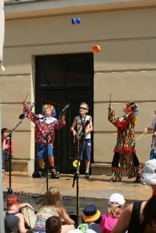 Triki żonglerskie podczas "Legendy cyrkowej" na Festiwalu "Zaczarowany Lublin"
