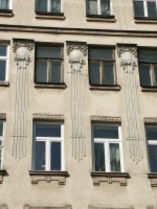 Fragment fasady kamienicy przy ul 3 Maja 12 w Lublinie