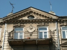 Tr&oacute;jkątny szczyt kamienicy przy ul 3 Maja 22 w Lublinie