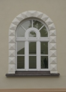 Budynek Lubelskiego Urzędu Wojewódzkiego, dawna Izba Skarbowa w Lublinie, obramienie okna