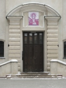 Kości&oacute;ł pw. św. Krzyża w Lublinie, portal wejściowy