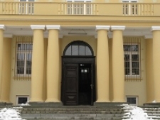 Budynek Jeszywas Chachmej w Lublinie, kolumnowy portyk