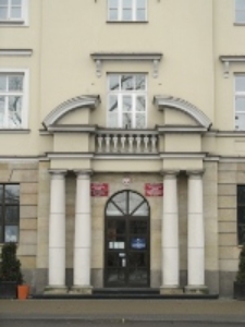 Budynek Poczty Głównej przy ul. Krakowskie Przedmieście 50 w Lublinie, portyk wejściowy