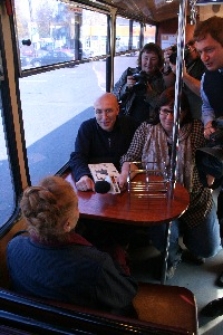 Julia Hartwig w trolejbusie Ziutek