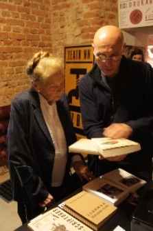 Julia Hartwig i Tomasz Pietrasiewicz w Izbie Drukarstwa