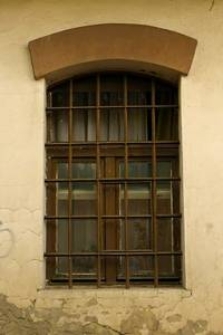 Okno z nadprożem młyna motorowego Jojne Weinberga w Lublinie