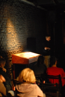 Marcin Fedorowicz omawia najstarsze panoramy Lublina na pierwszym spotkaniu z cyklu "Laterna Magica"