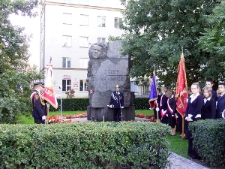 Uroczystości 67. rocznicy bombardowania Lublina obchodzone przy pomniku Józefa Czechowicza