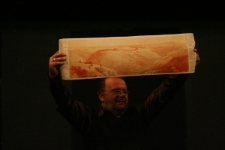 Paweł Huelle z panoramą Jerozolimy