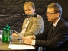 Wojciech Kudyba i Jarosław Cymerman podczas konferencji "Miłosz-Czechowicz. Lektury paralelne"