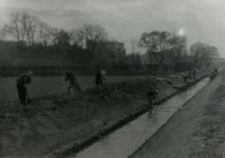 Prace przy regulacji rzeki Czech&oacute;wki w Lublinie. Fotografia