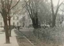 Demontaż ogrodzenia na Placu Litewskim w Lublinie. Fotografia