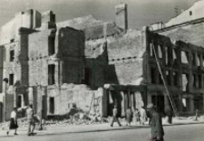 Ruiny kamienicy na rogu Krakowskiego Przedmieścia i ulicy Kapucyńskiej w Lublinie. Fotografia