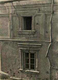 Ruiny kamienicy przy Wieży Trynitarskiej w Lublinie. Fotografia