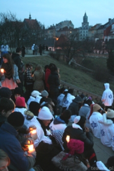 Młodzież polska i izraelska podczas Misterium Pamięci "Lublin. Pamięć Zagłady"