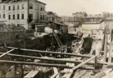 Prace przy regulacji rzeki Czech&oacute;wki na terenie dzielnicy żydowskiej w Lublinie. Fotografia