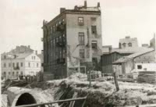 Prace przy regulacji rzeki Czechówki na terenie dzielnicy żydowskiej w Lublinie. Fotografia