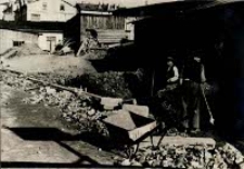 Prace przy regulacji rzeki Czech&oacute;wki na terenie dzielnicy żydowskiej w Lublinie. Fotografia