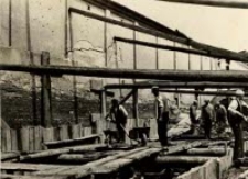 Prace przy regulacji rzeki Czech&oacute;wki na terenie dzielnicy żydowskiej w Lublinie. Fotografia