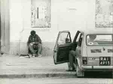 Żebrak przy kościele karmelit&oacute;w w Lublinie